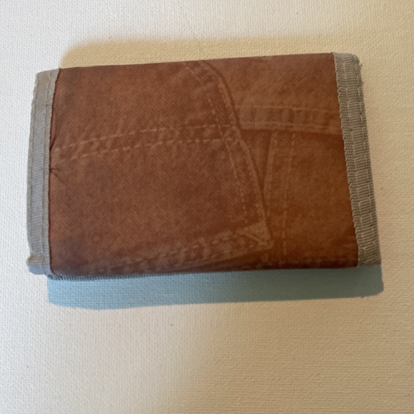 NWOT Asian Motif Tri-Fold Wallet - Picture 2 of 6